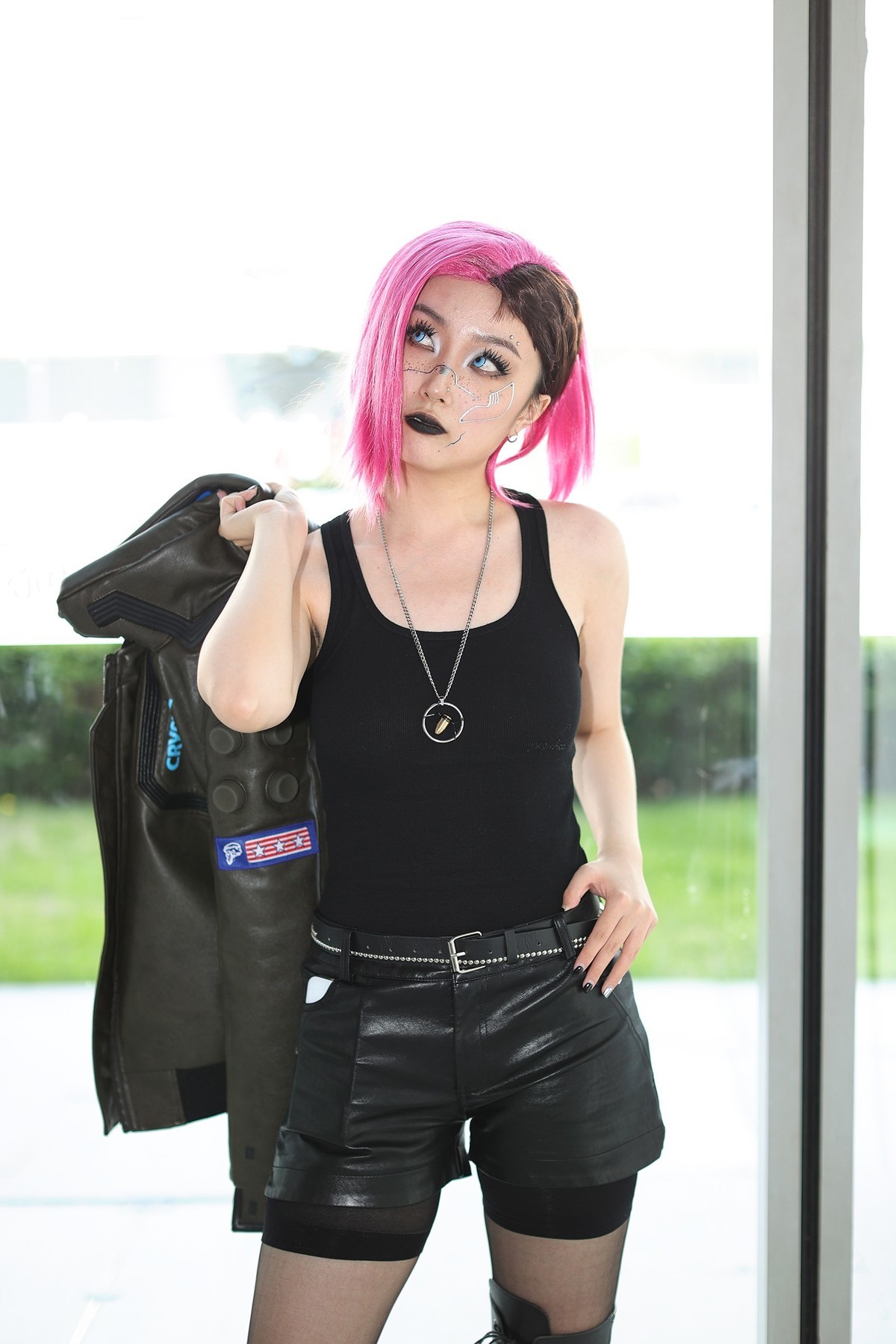 有一点酷酷的女生