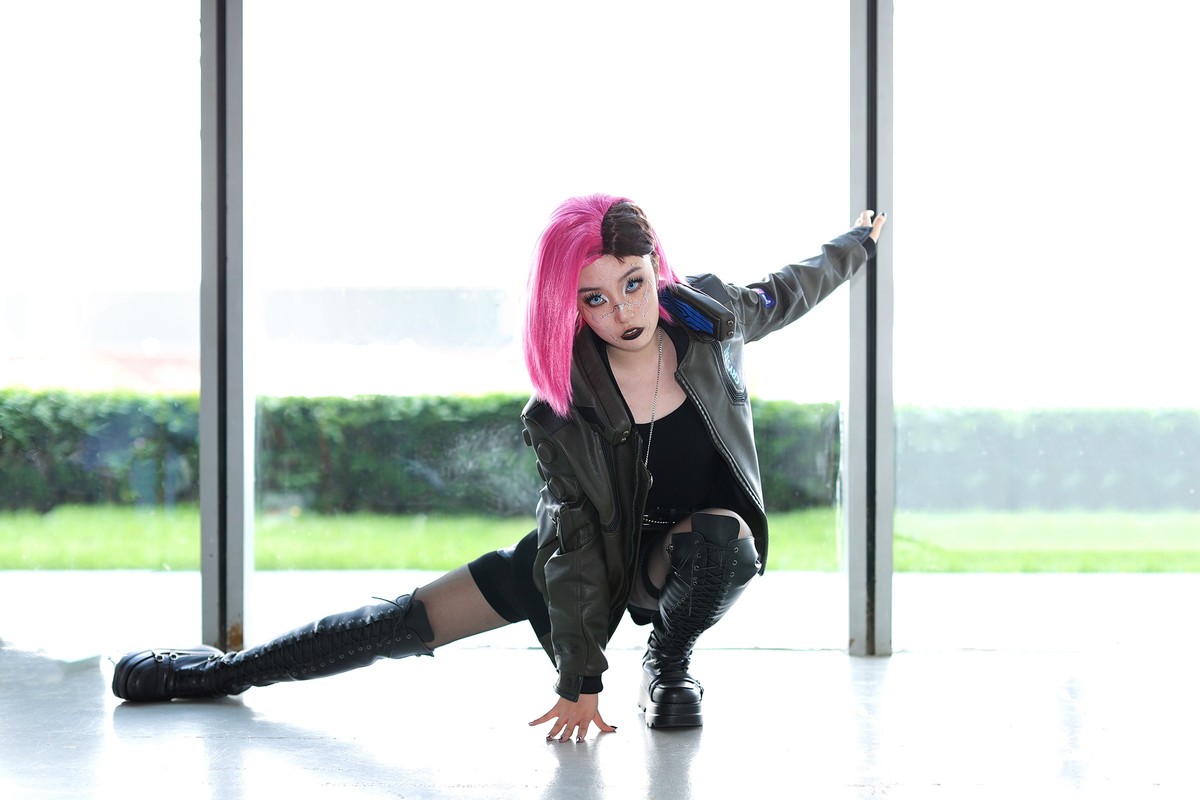 有一点酷酷的女生