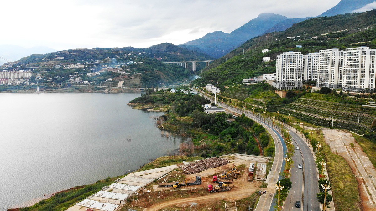 航拍云南巧家一偶