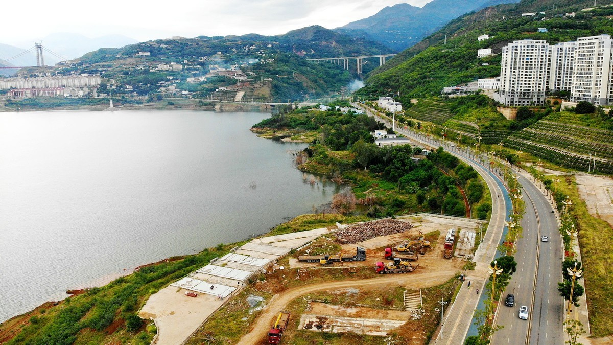 航拍云南巧家一偶