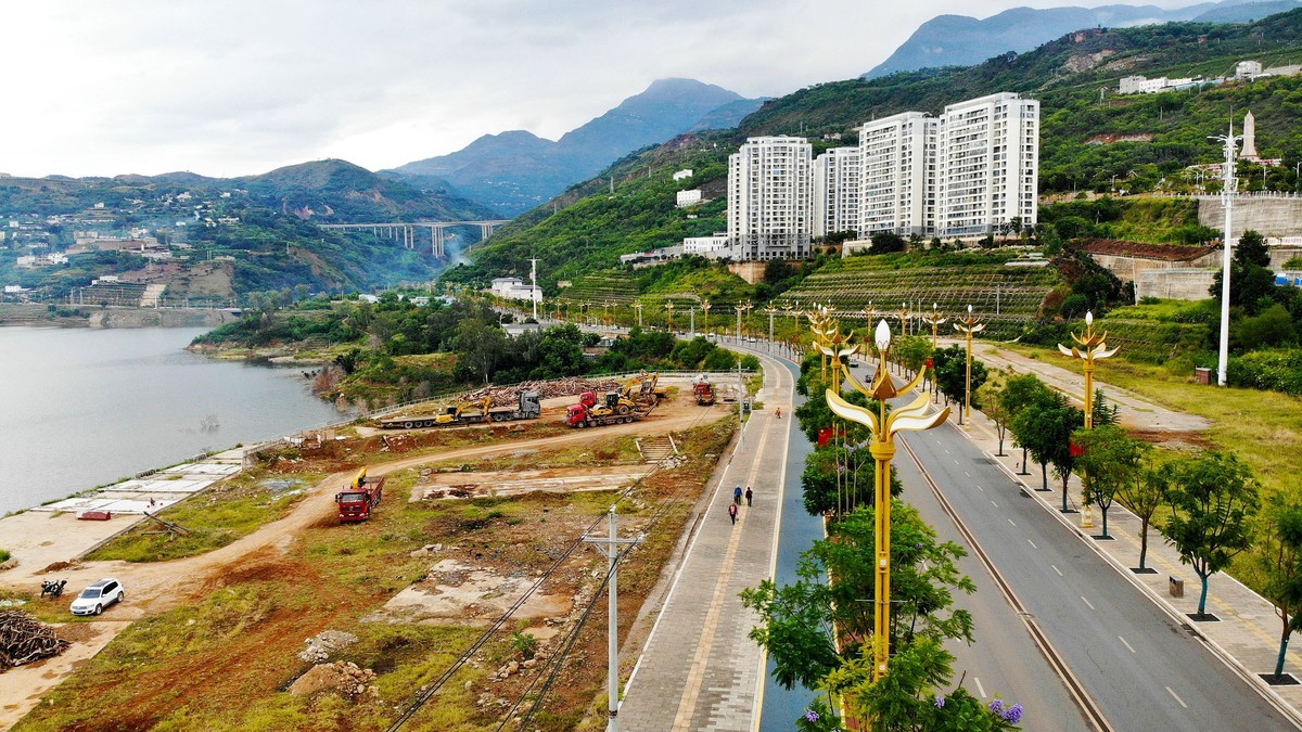 航拍云南巧家一偶