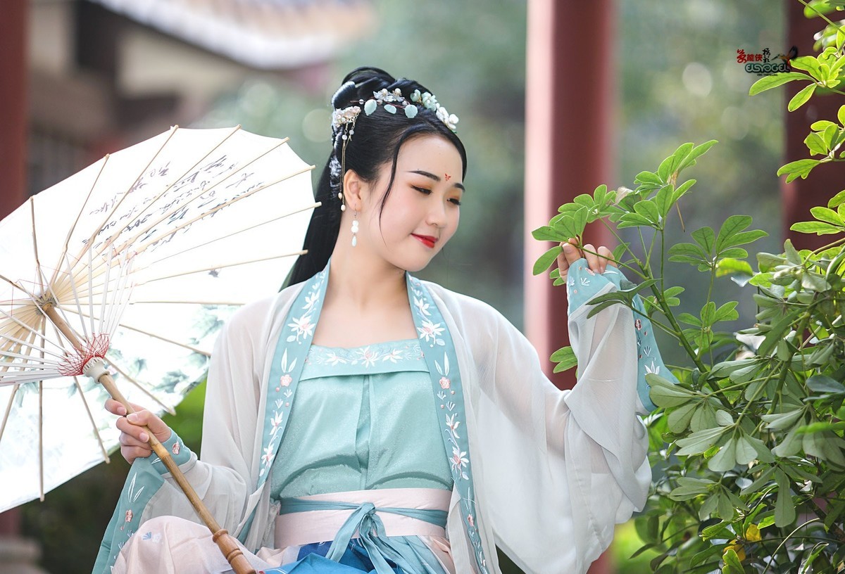 【汉服美女】---小董