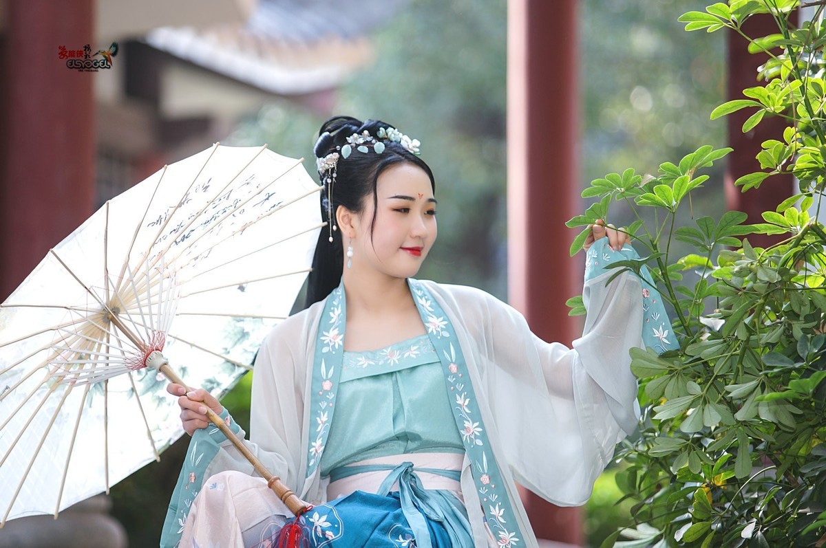 【汉服美女】---小董