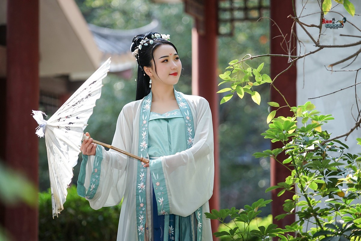 【汉服美女】---小董