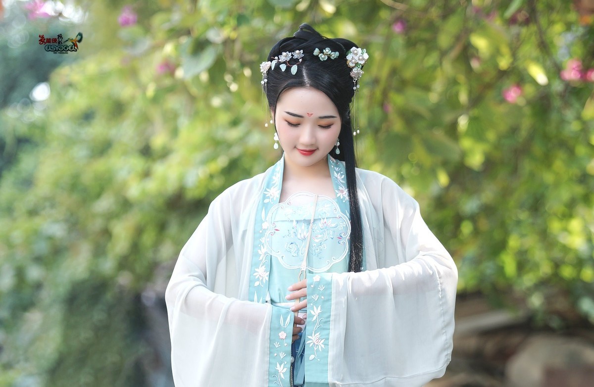 【汉服美女】---小董