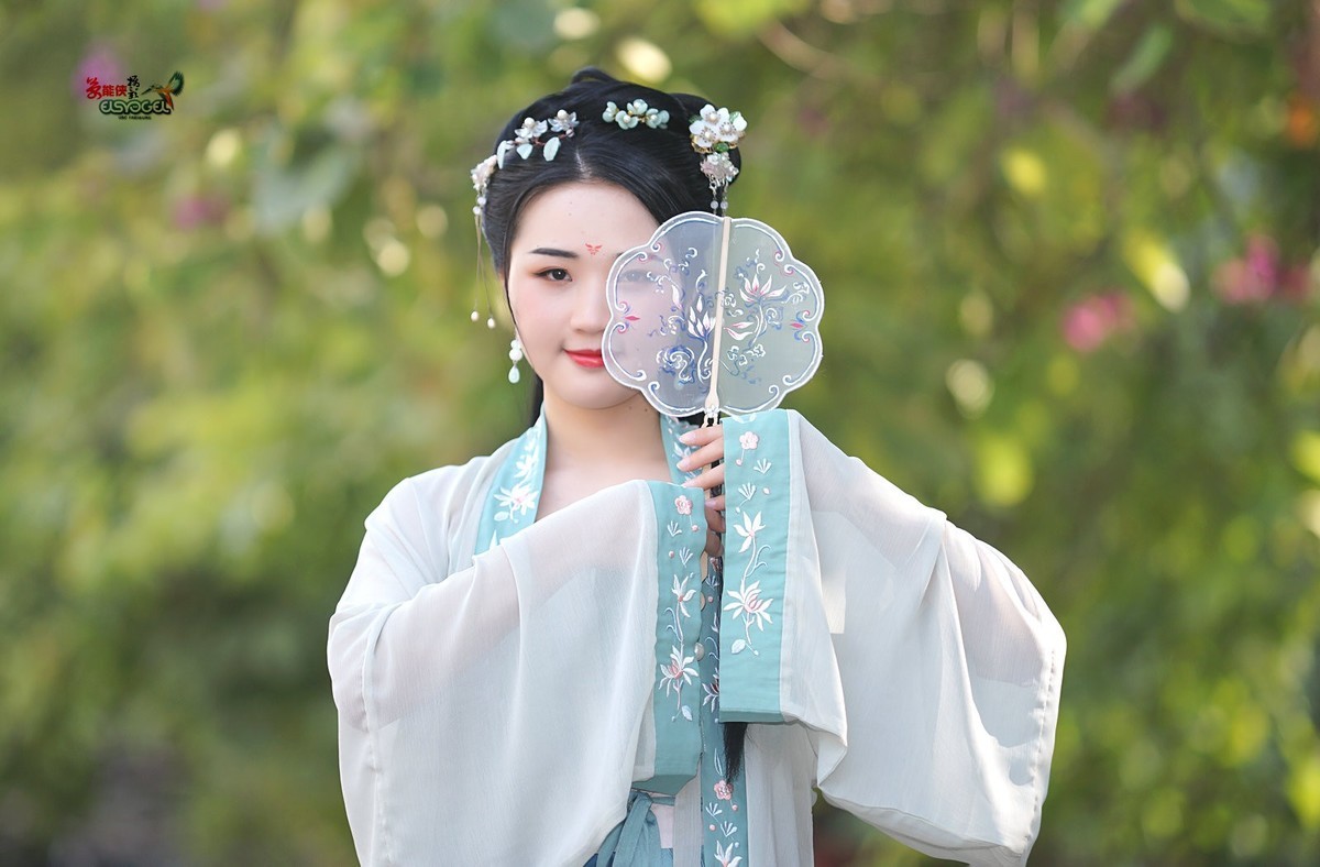 【汉服美女】---小董