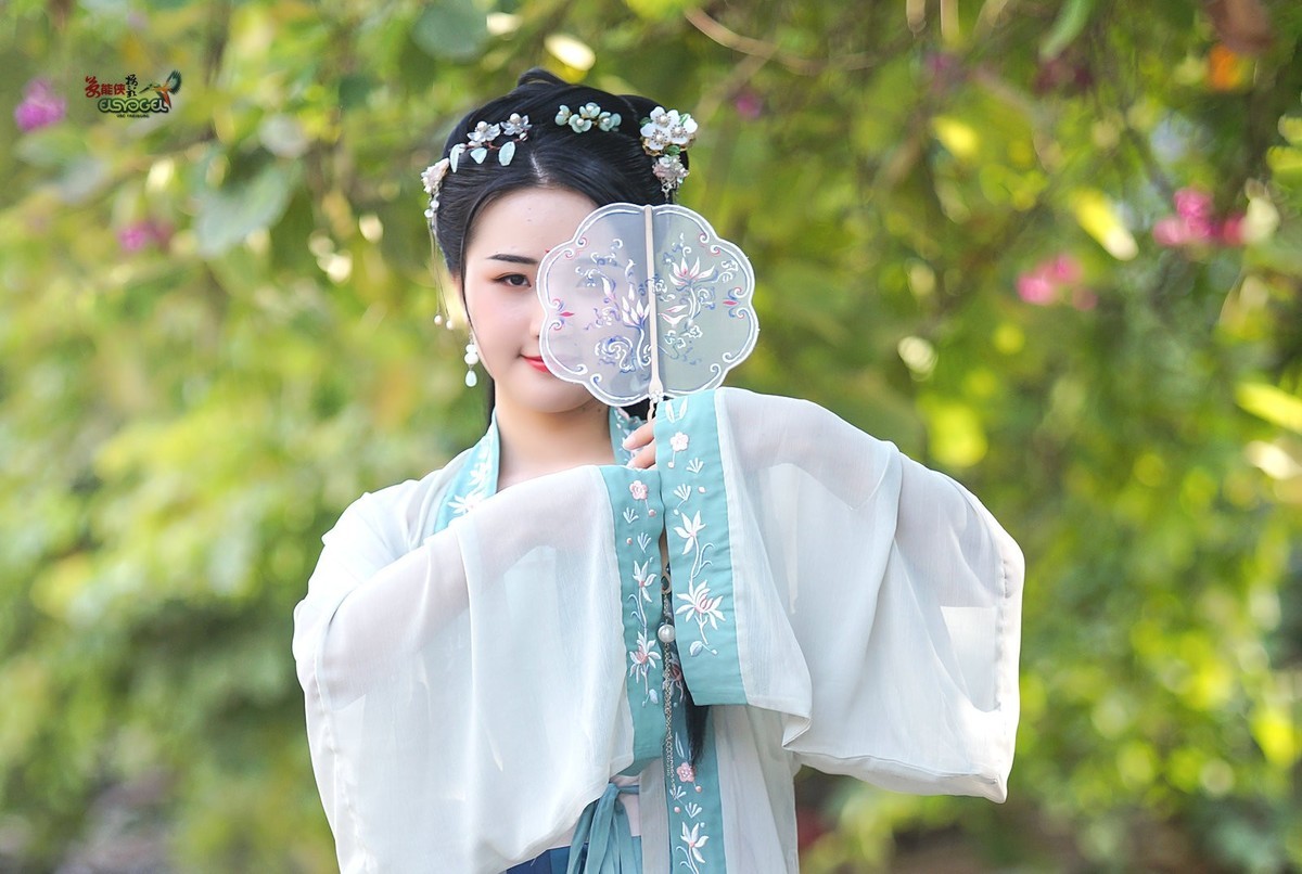 【汉服美女】---小董