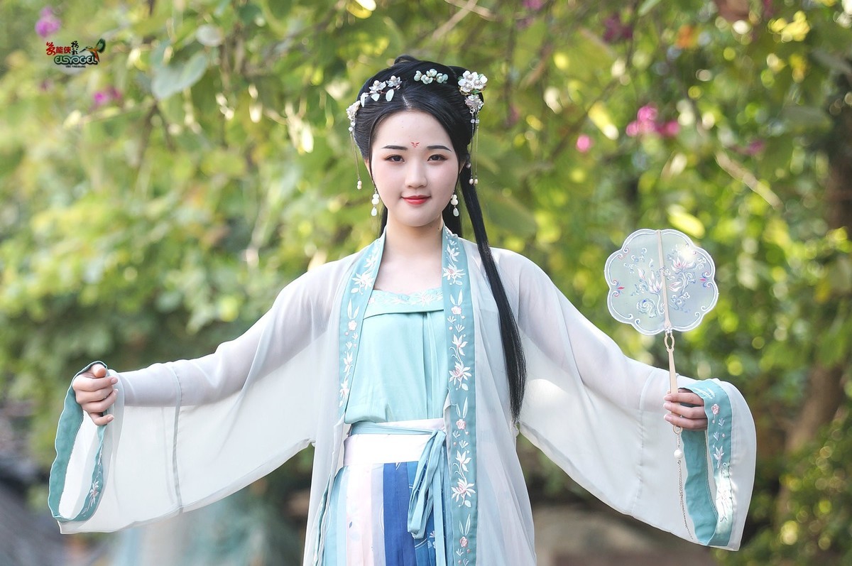 【汉服美女】---小董