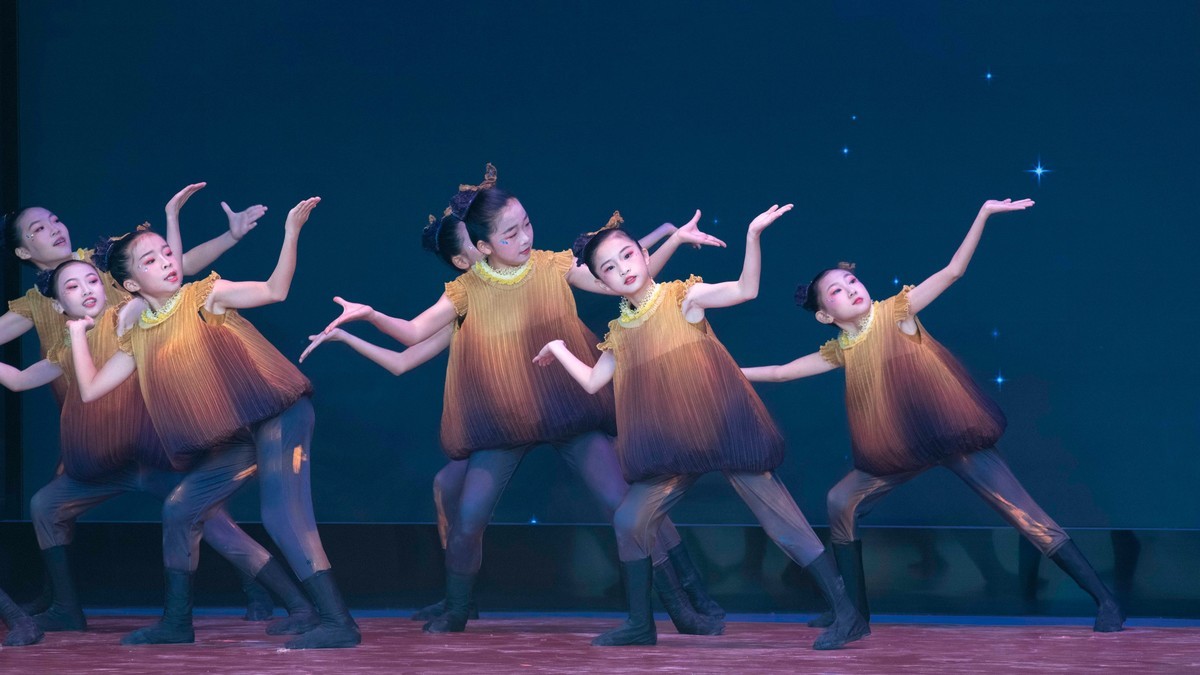 荔湾区中小学—光彩夺目的舞蹈（1）