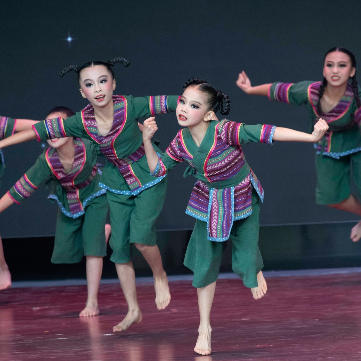 荔湾区中小学—光彩夺目的舞蹈（1）