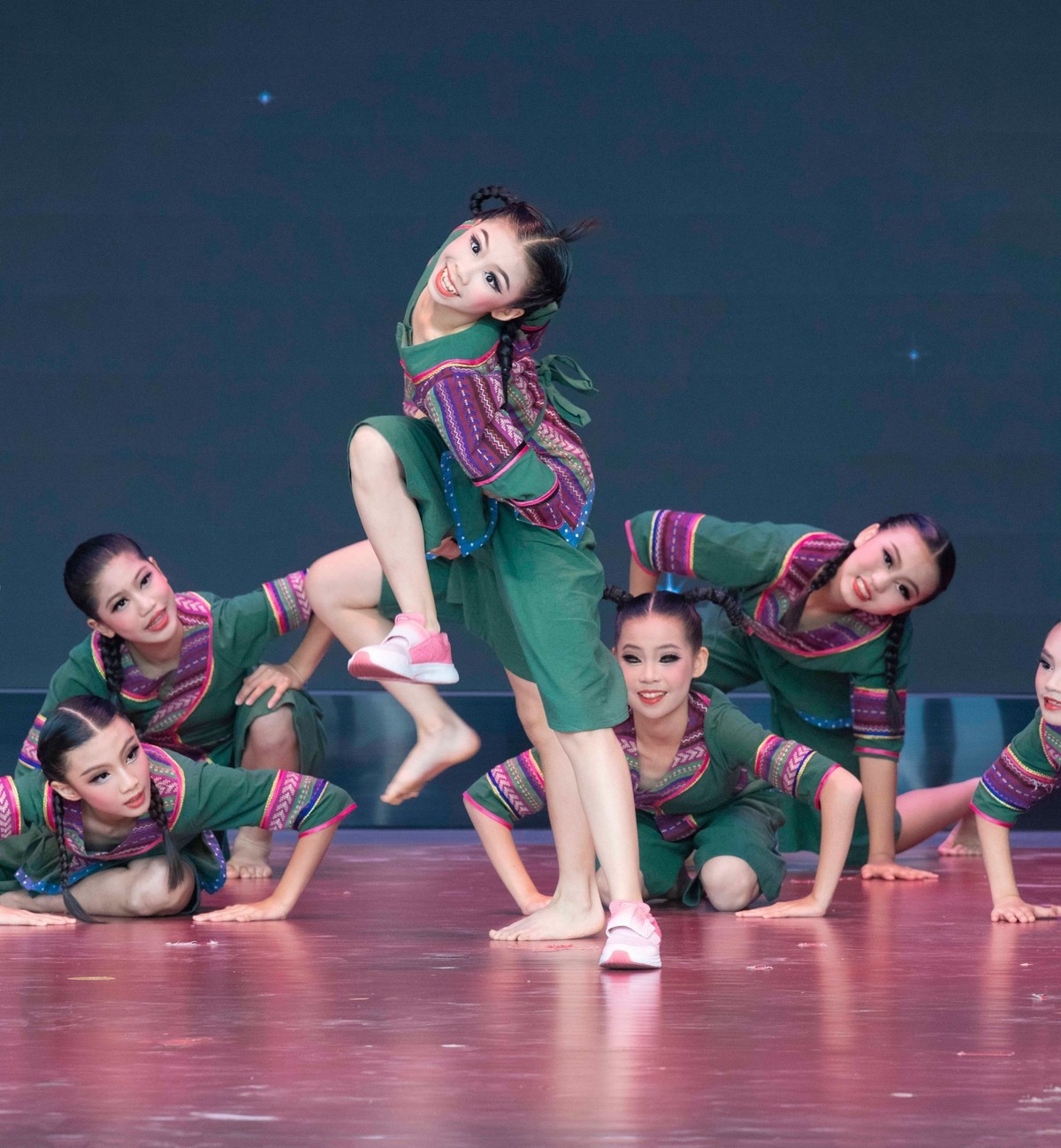 荔湾区中小学—光彩夺目的舞蹈（1）