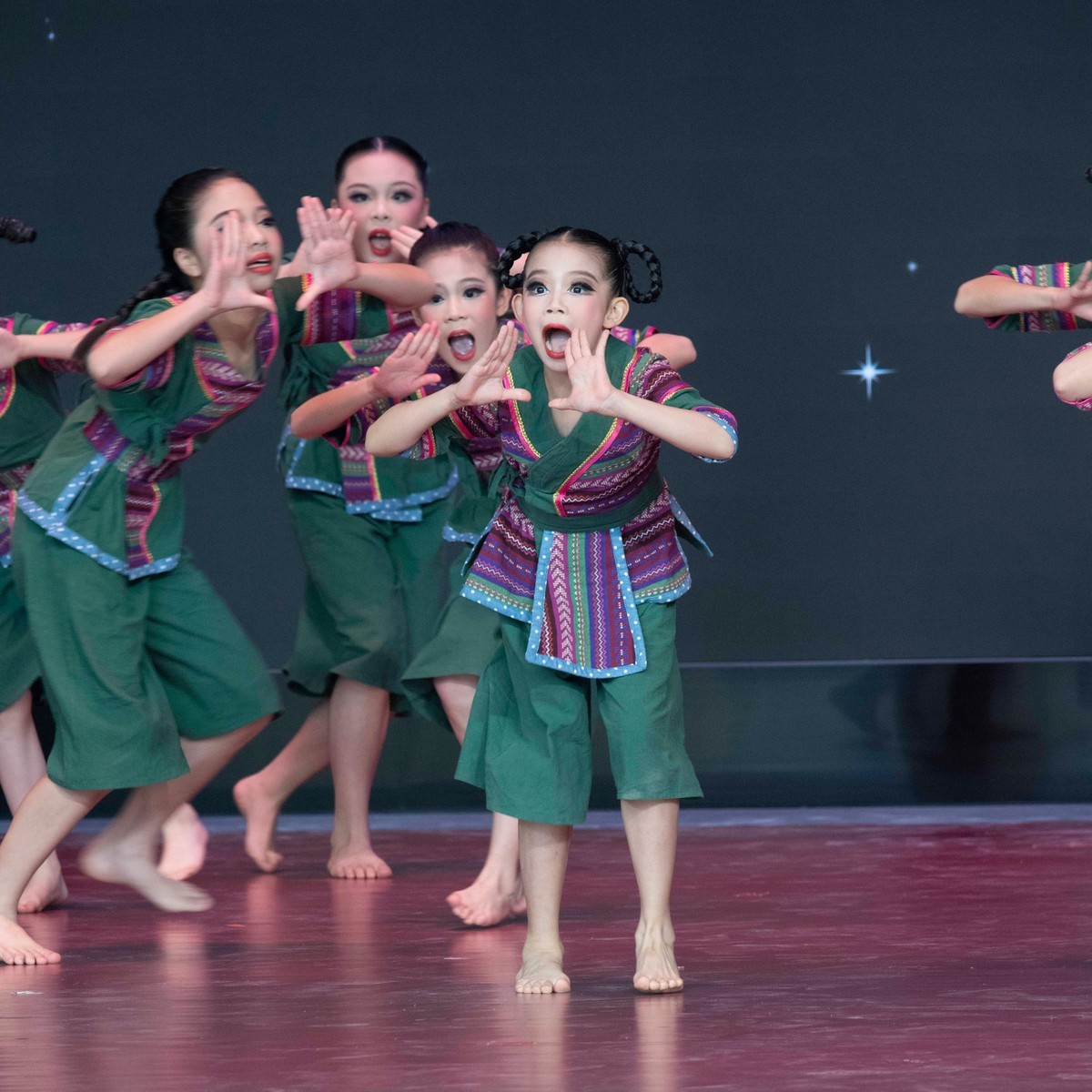 荔湾区中小学—光彩夺目的舞蹈（1）