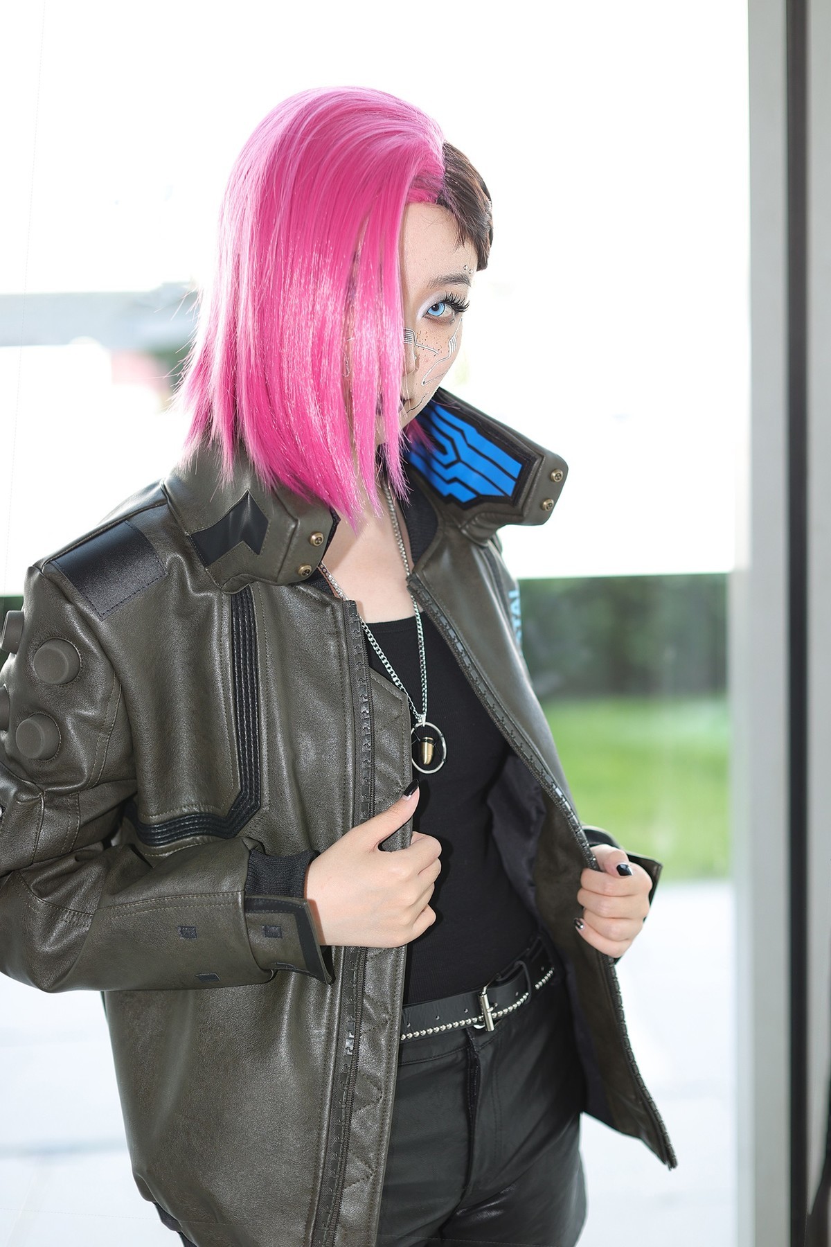 有一点酷酷的女生