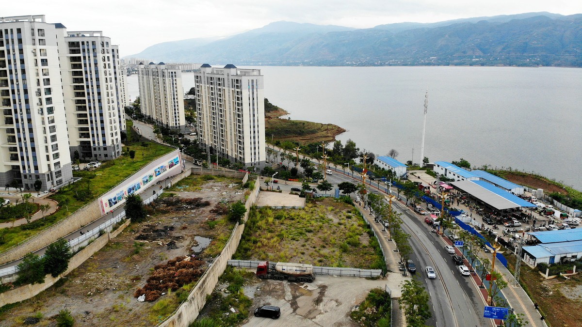 航拍云南巧家一偶