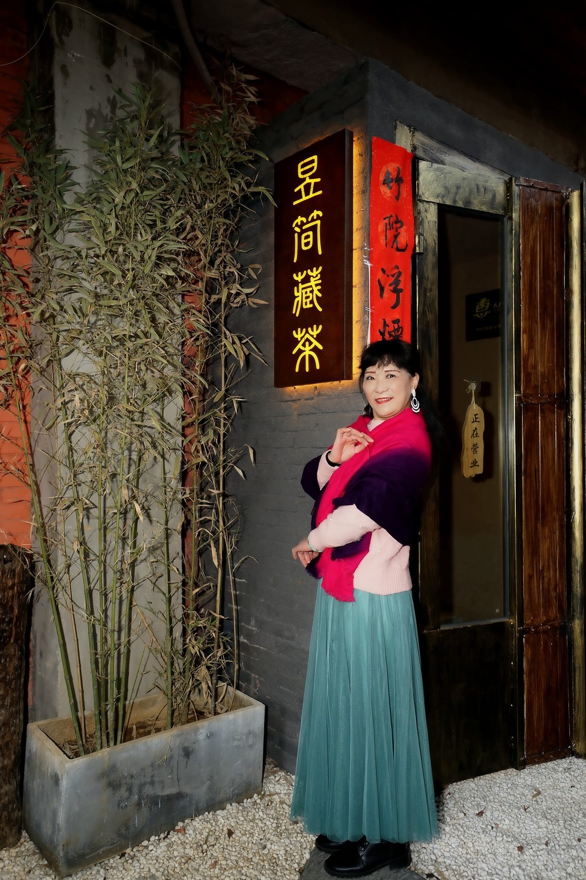 环境人像---汉阳造文化园---开心的海蓝宝美女！