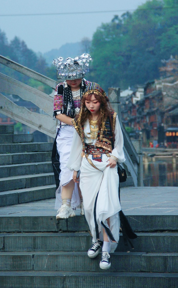 旅游扫街杂拍抓拍片《风景，花草和妹子》祝大家周末愉快！