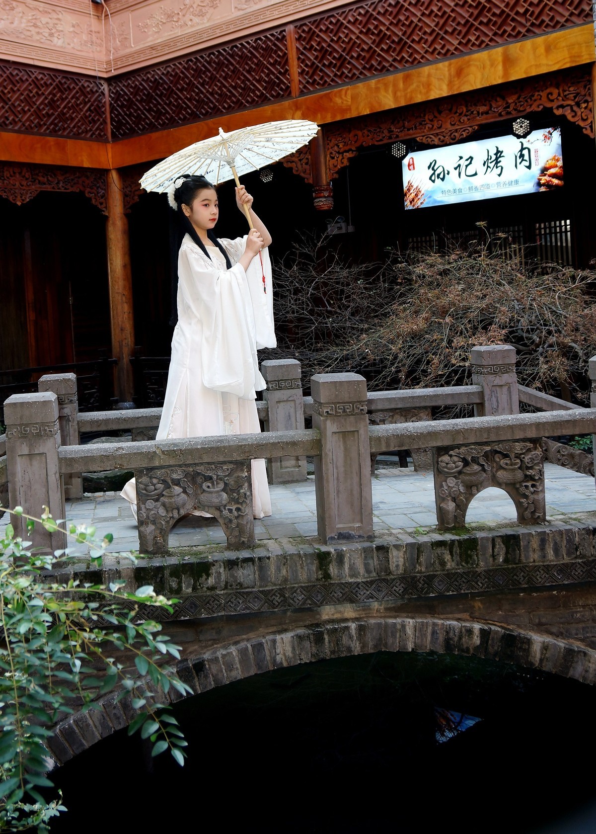 汉口里的古装小女童！