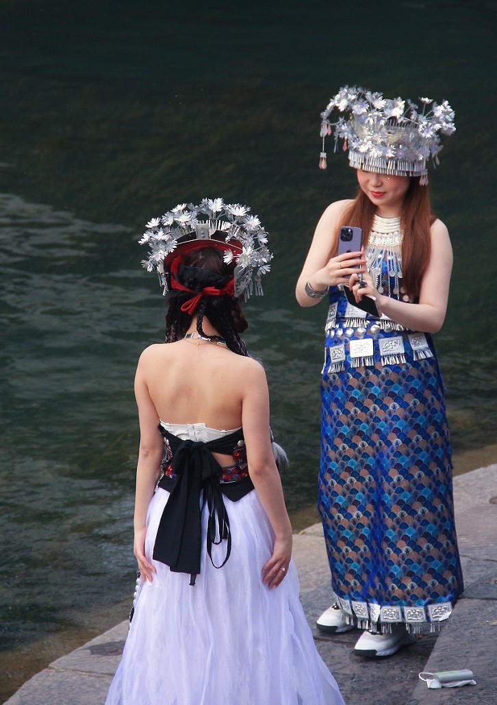 旅游扫街杂拍抓拍片《风景，花草和妹子》祝大家周末愉快！