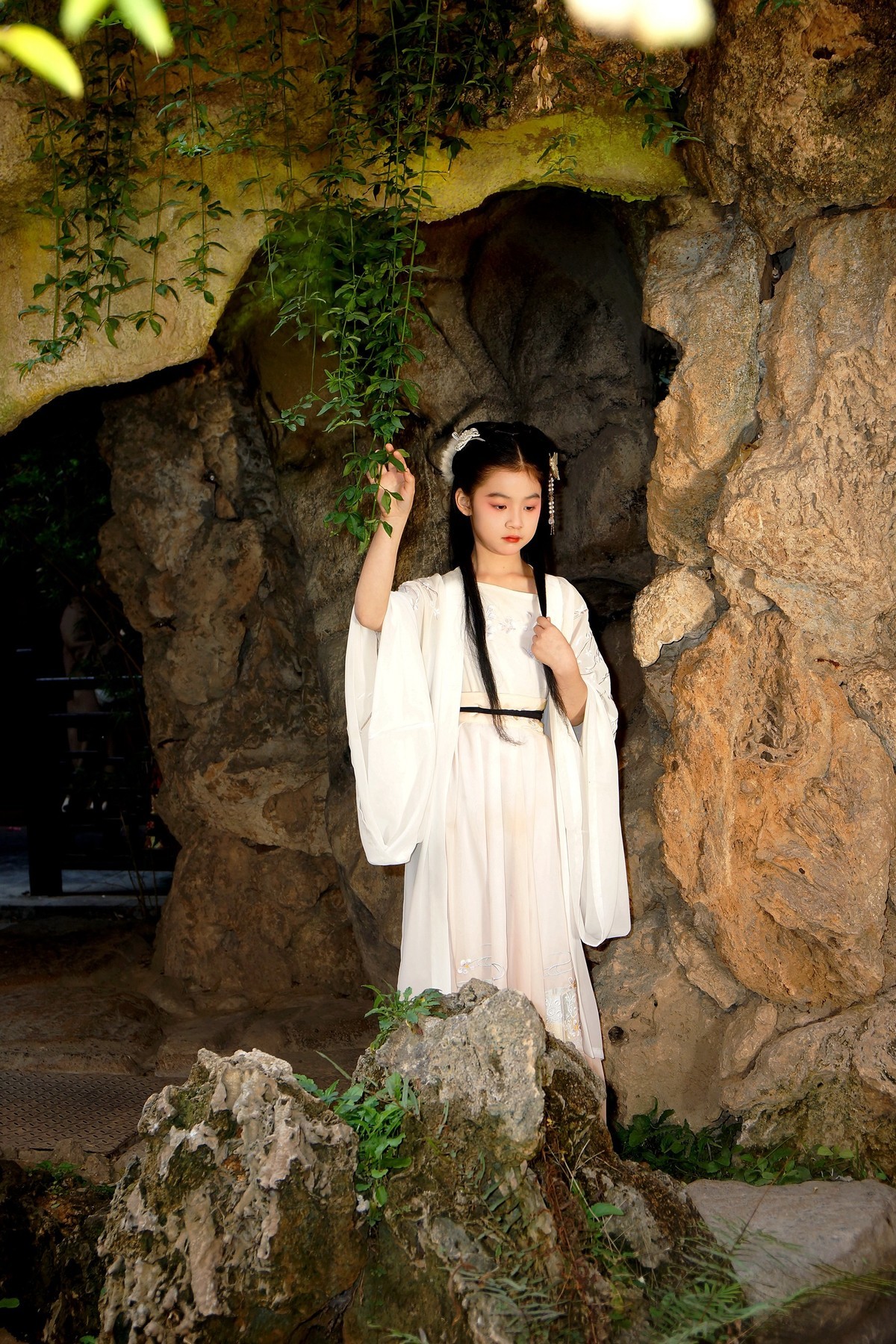 汉口里的古装小女童！