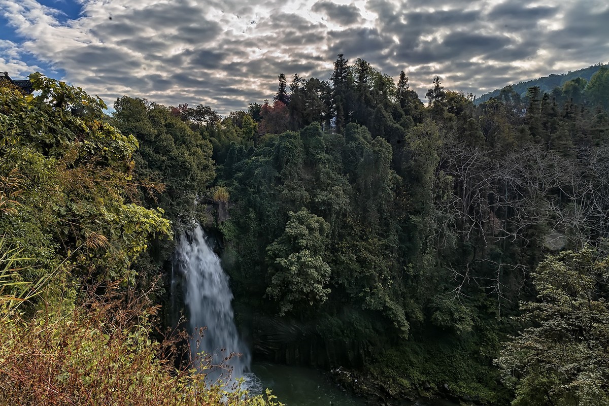 腾冲叠水河瀑布