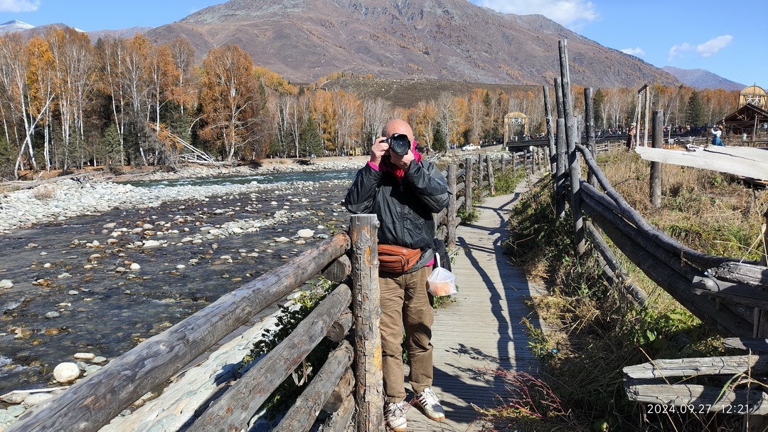 中国第八个摄影创作基地；禾木图瓦村       周鸣天