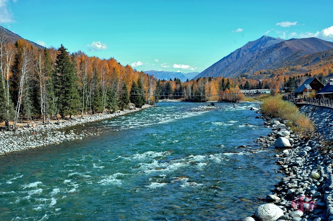中国第八个摄影创作基地；禾木图瓦村       周鸣天
