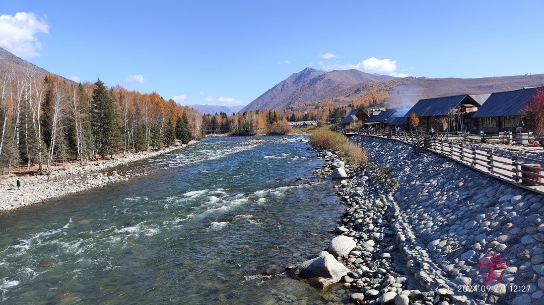 中国第八个摄影创作基地；禾木图瓦村       周鸣天