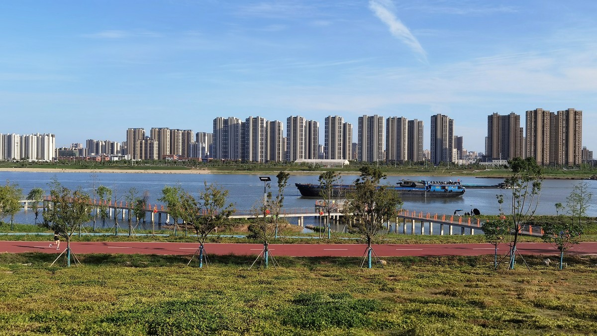 蚌埠淮河桥北岸边