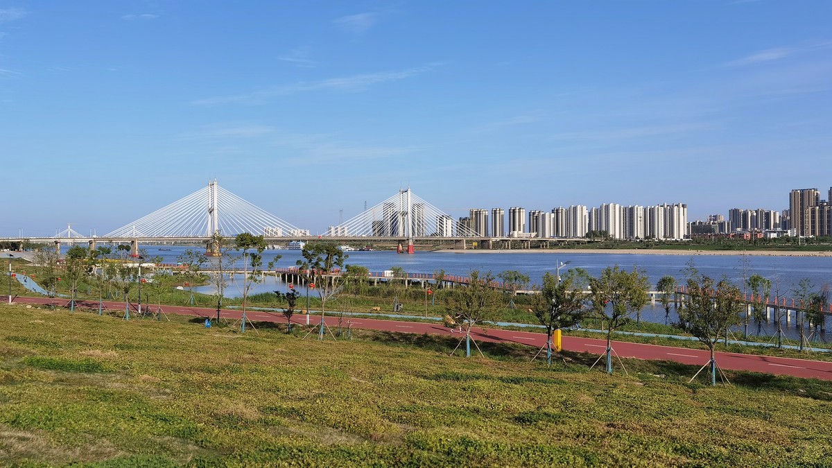 蚌埠淮河桥北岸边