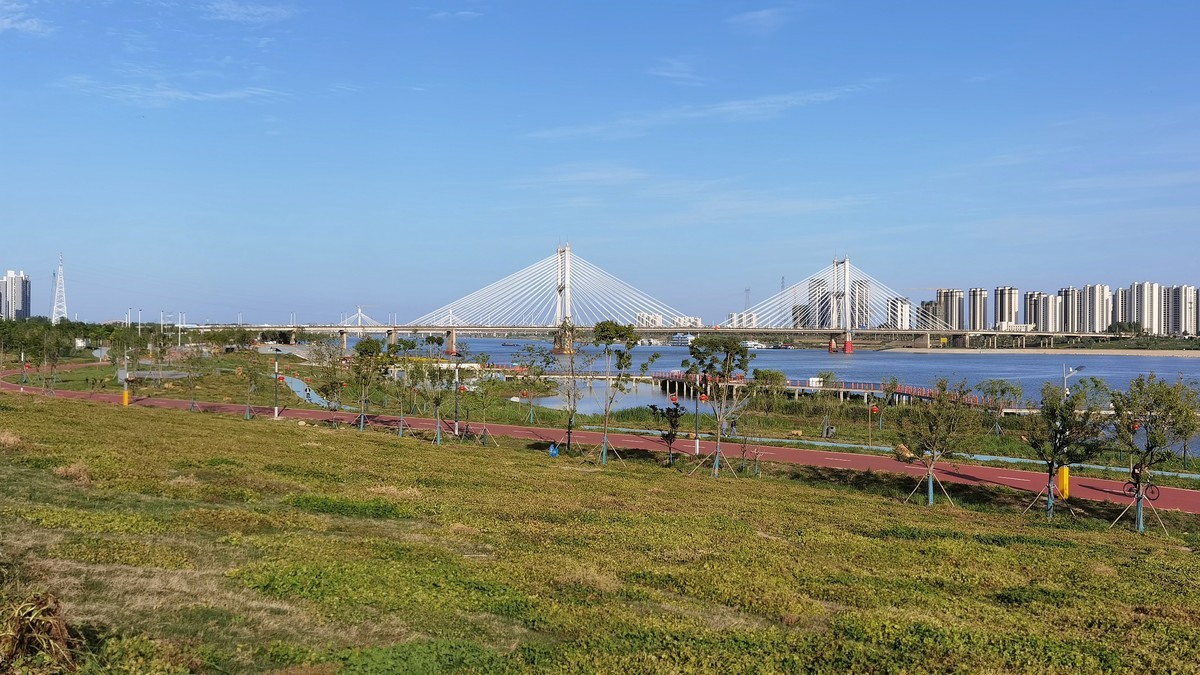 蚌埠淮河桥北岸边