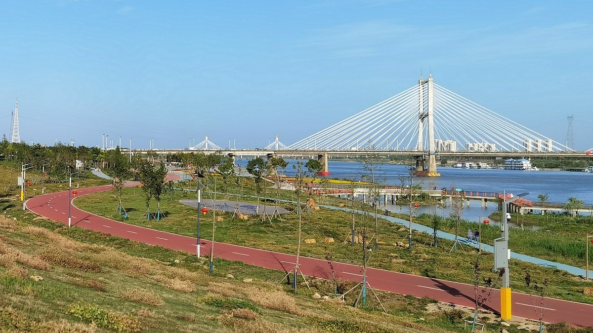 蚌埠淮河桥北岸边