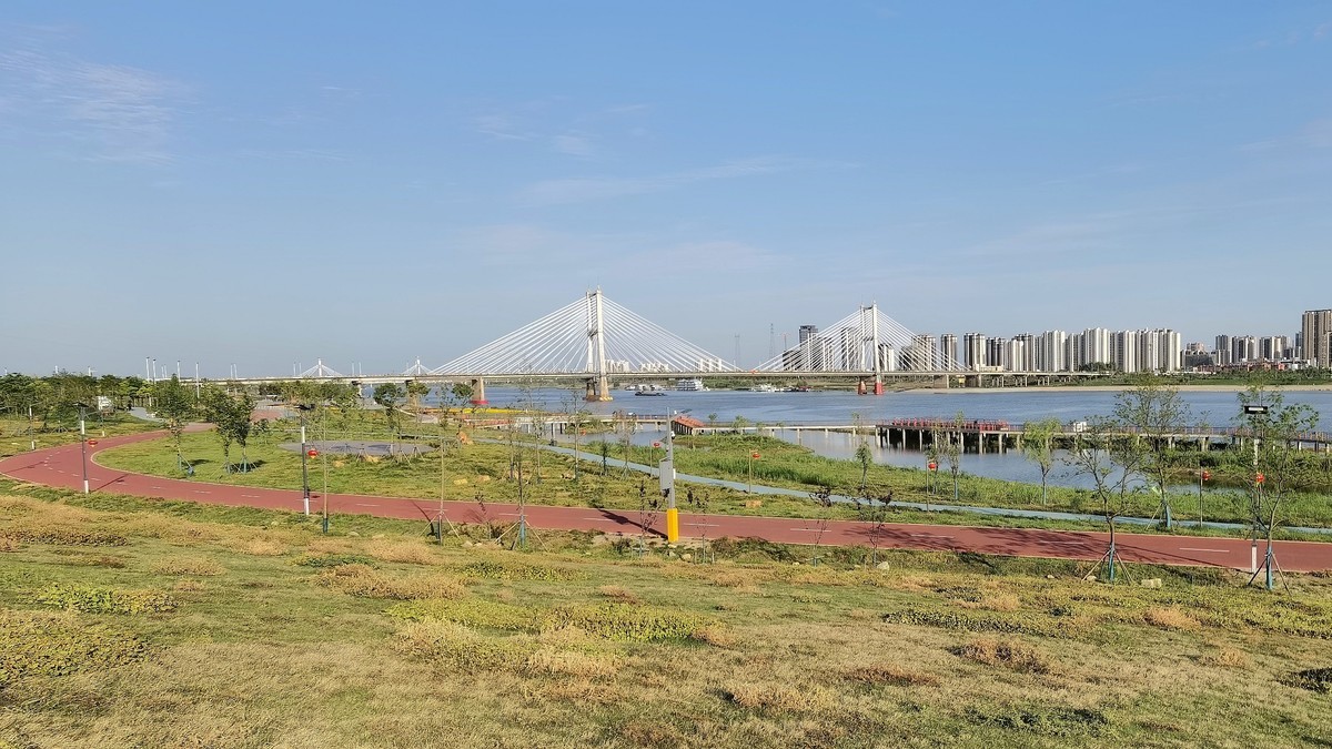 蚌埠淮河桥北岸边