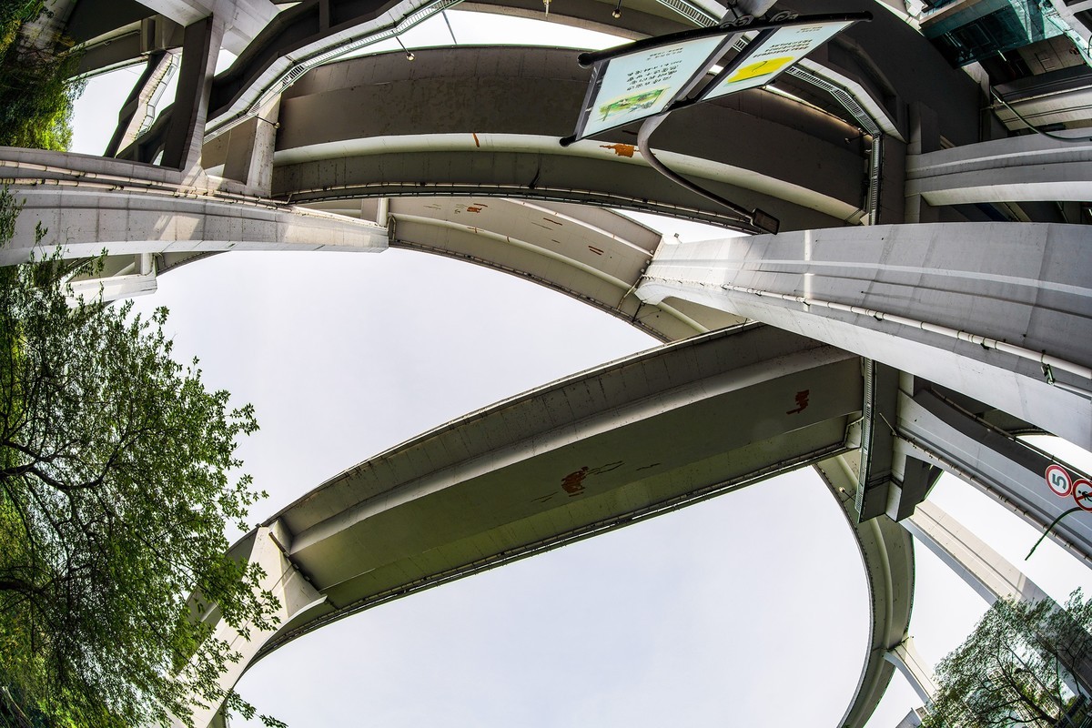 魔幻的城市交通