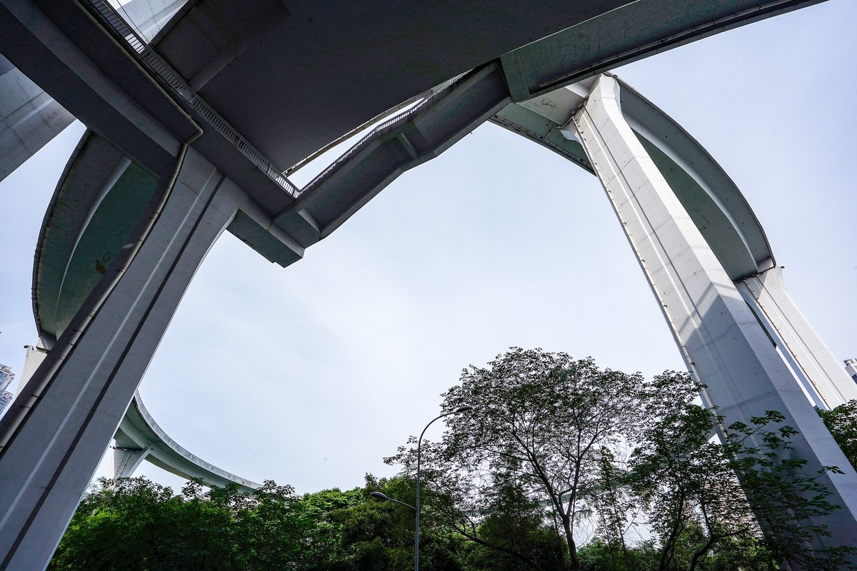 魔幻的城市交通