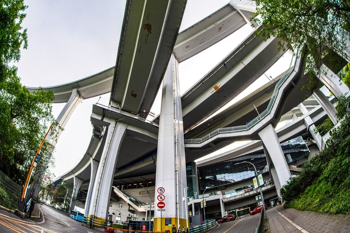 魔幻的城市交通