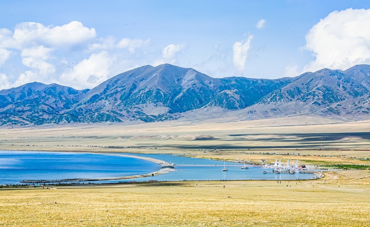 靓女遇上赛里木湖