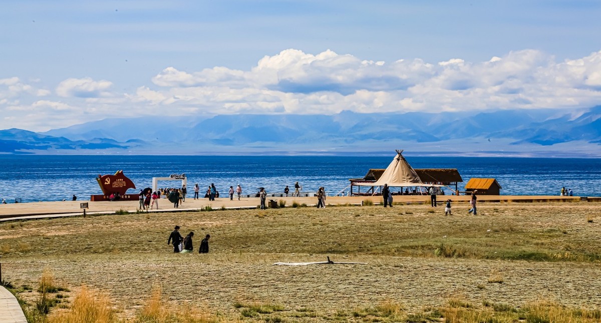 靓女遇上赛里木湖
