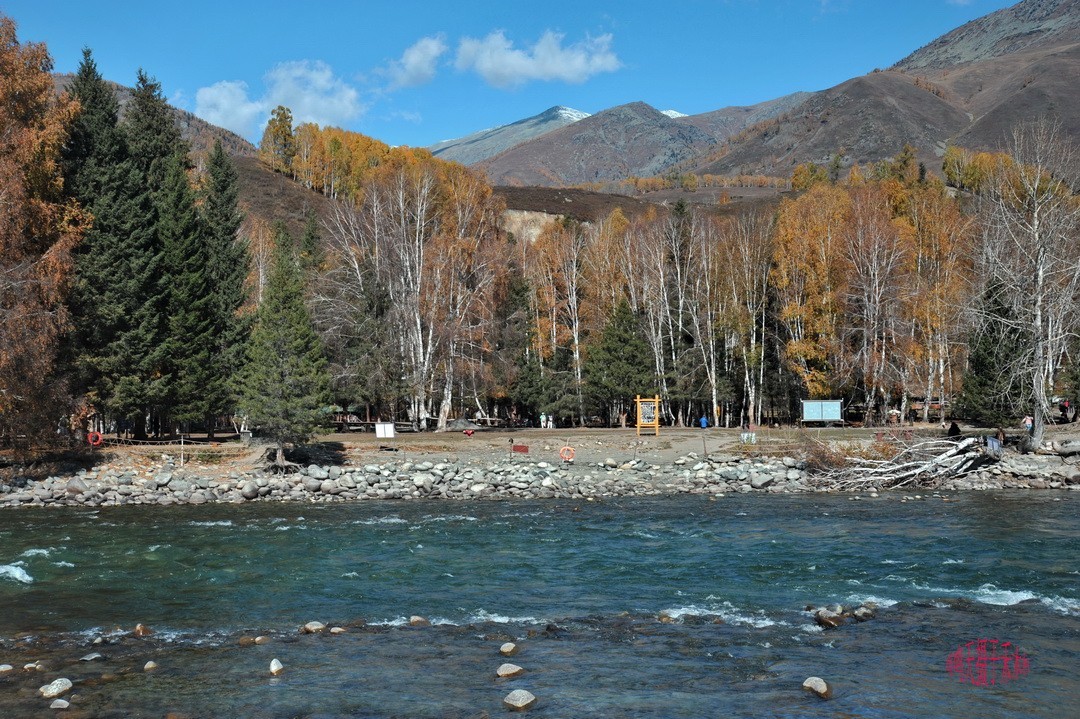 中国第八个摄影创作基地；禾木图瓦村       周鸣天