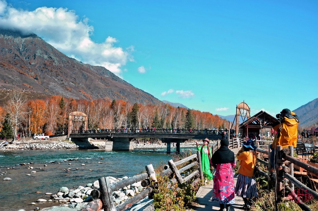 中国第八个摄影创作基地；禾木图瓦村       周鸣天