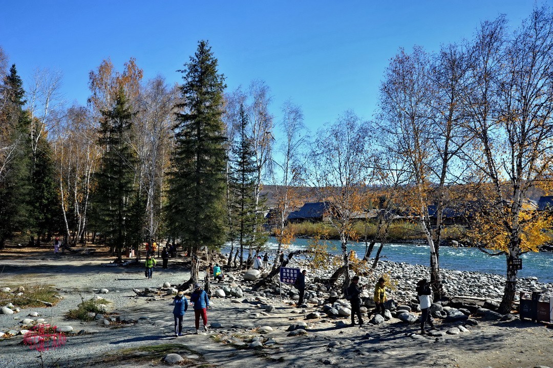 中国第八个摄影创作基地；禾木图瓦村       周鸣天