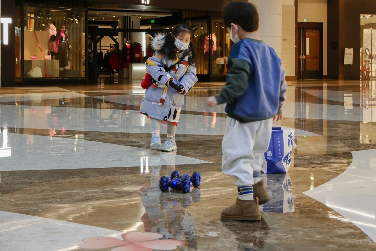 用2022年初入手的松下LX100M2相机拍天津文化中心内万象城的照片。