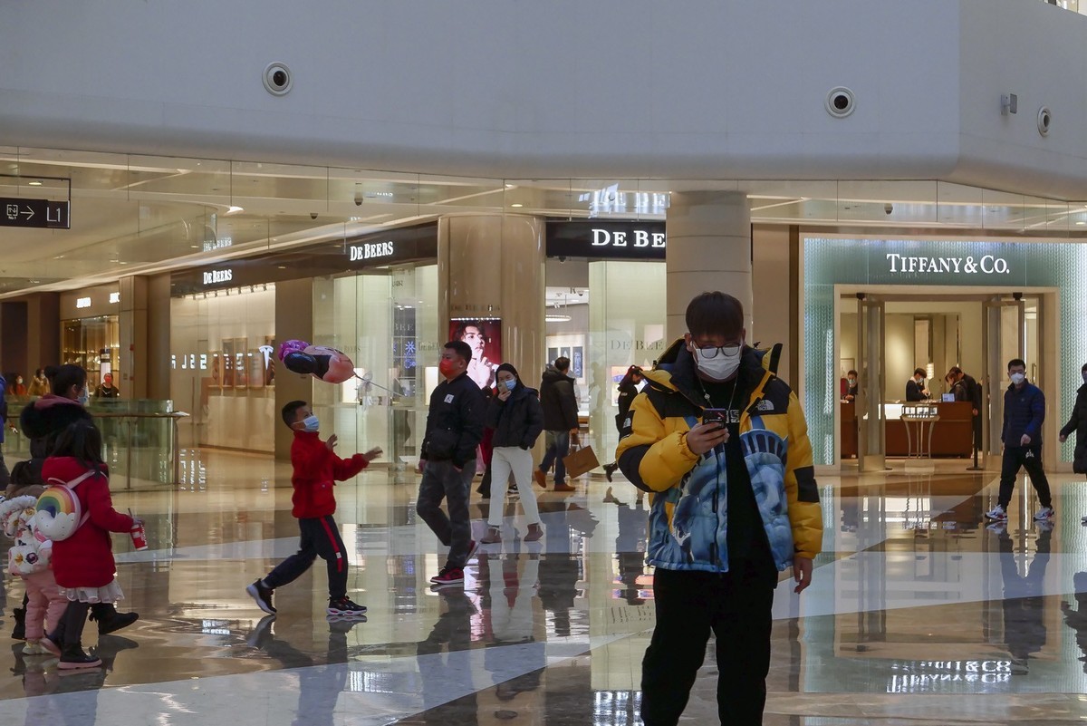 用2022年初入手的松下LX100M2相机拍天津文化中心内万象城的照片。