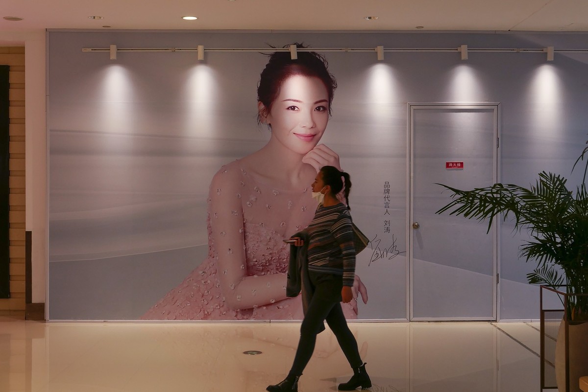 用2022年初入手的松下LX100M2相机拍天津文化中心内万象城的照片。