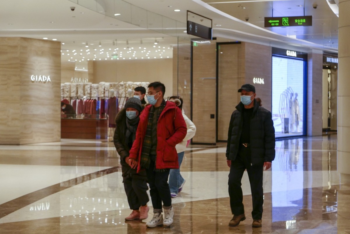 用2022年初入手的松下LX100M2相机拍天津文化中心内万象城的照片。