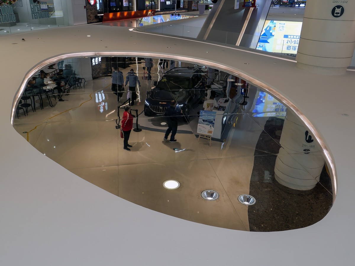 用2022年初入手的松下LX100M2相机拍天津文化中心内万象城的照片。