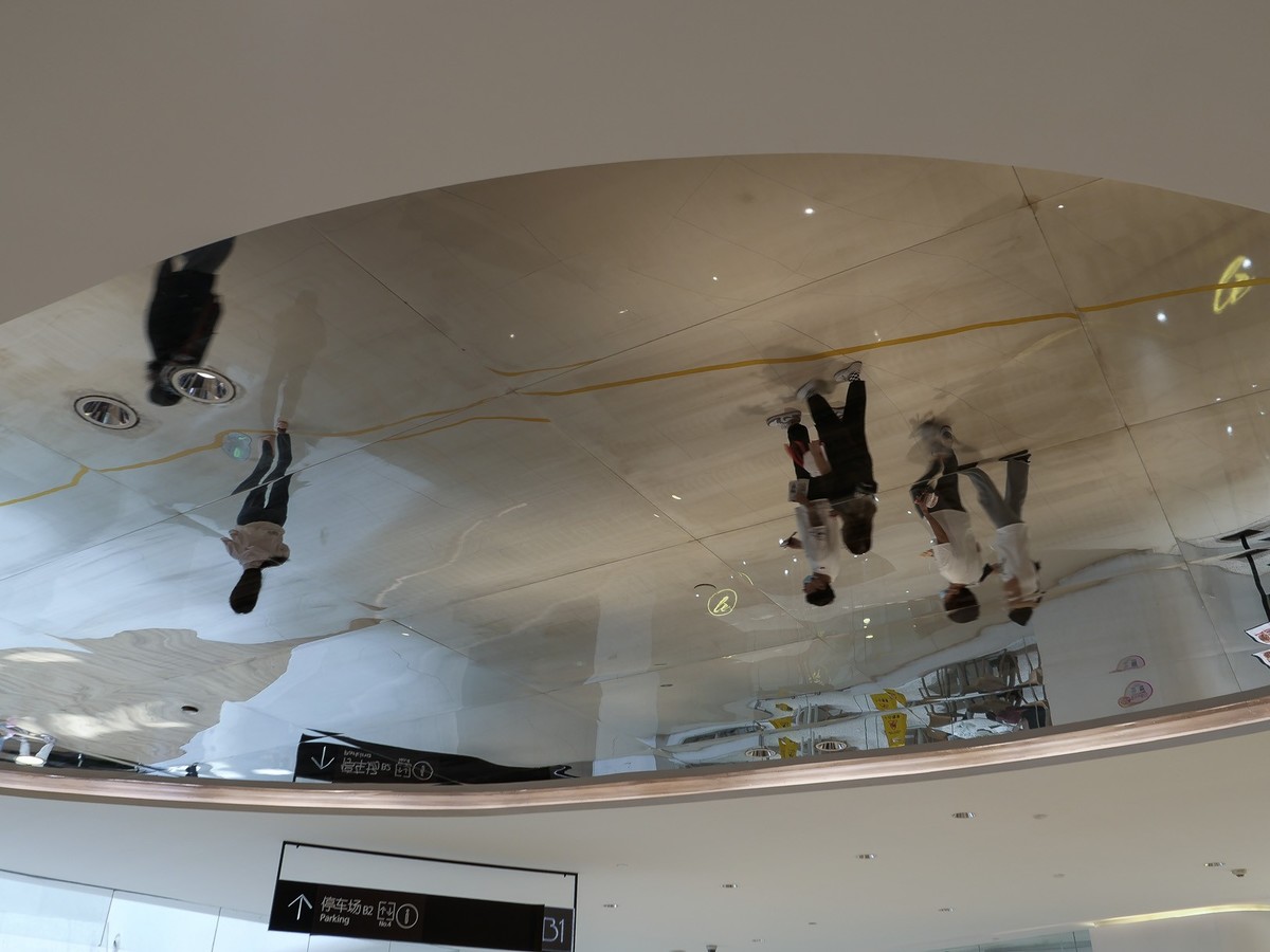 用2022年初入手的松下LX100M2相机拍天津文化中心内万象城的照片。