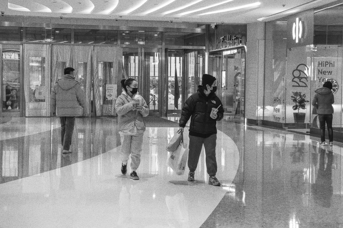 用2022年初入手的松下LX100M2相机拍天津文化中心内万象城的照片。