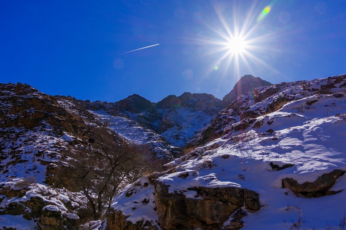 银川贺兰山雪景图片