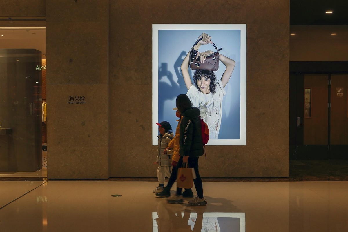 用2022年初入手的松下LX100M2相机拍天津文化中心内万象城的照片。