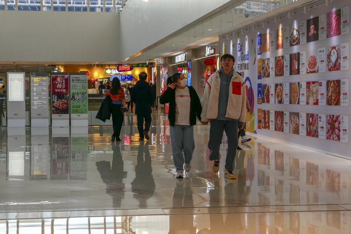 用2022年初入手的松下LX100M2相机拍天津文化中心内万象城的照片。